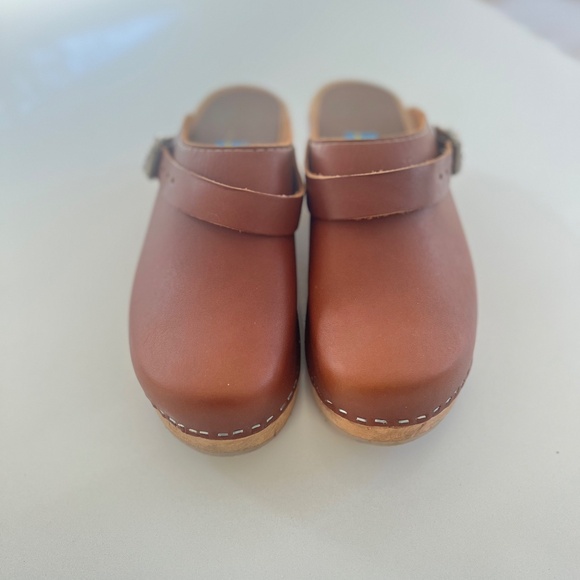 MIA Like New Alma Women’s Leather Slip On Buckle Clogs Size 38 - Picture 6 of 9